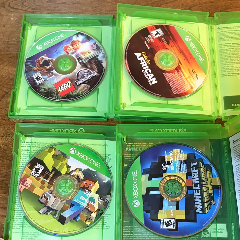 Xbox One Bundle (Jurassic World, Minecraft One & Story Mode, African Adventurous - Picture 2 of 2